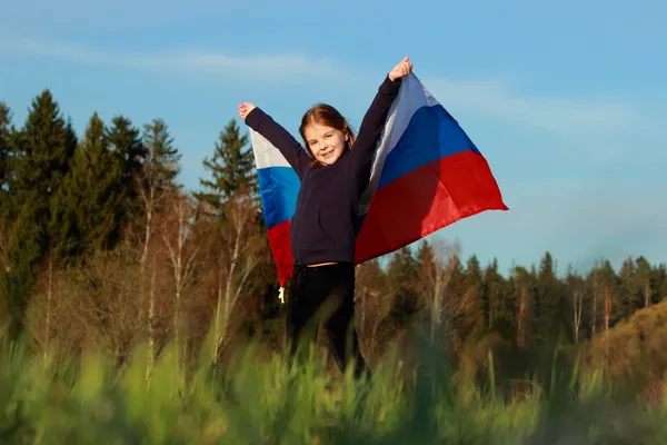 Schönes kleines Mädchen mit russischer Flagge — Stockfoto