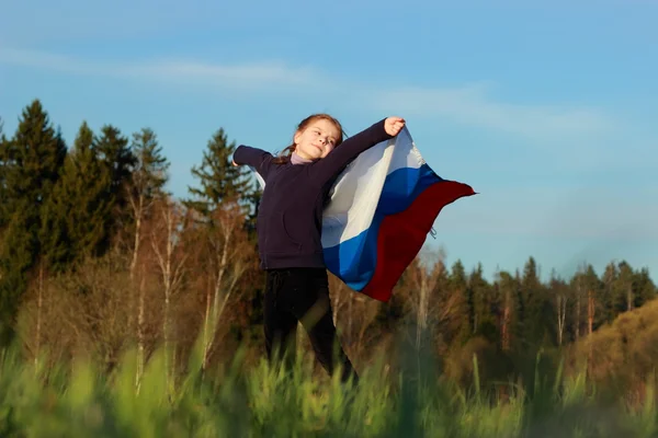 Mooi meisje met Russische vlag — Stockfoto