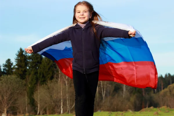 Chica sosteniendo una gran bandera rusa —  Fotos de Stock