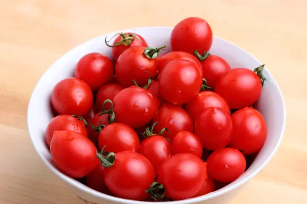 Cherry tomatoes in bowl — Stock Photo, Image