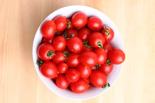 Tomat ceri dalam mangkuk — Stok Foto