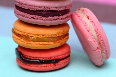 dört lezzetli tatlı renkli macarons