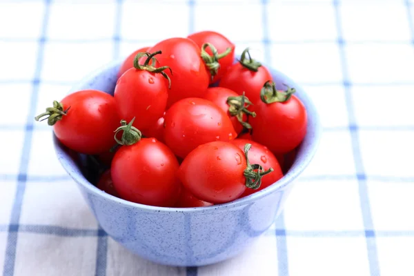 Kirschtomaten Schüssel Auf Tischdecke Hintergrund — Stockfoto