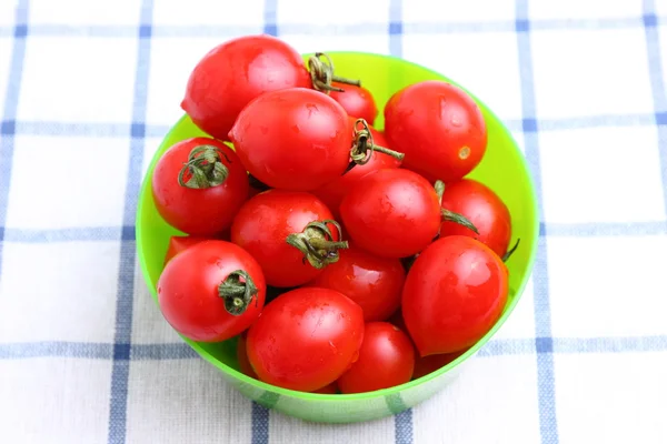 Cherry Rajčata Misce Ubrus Pozadí — Stock fotografie