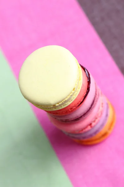 Vista superior de sabrosos macarrones dulces coloridos —  Fotos de Stock