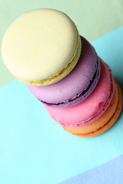 Ovansida av välsmakande söta färgglada macaroons — Stockfoto