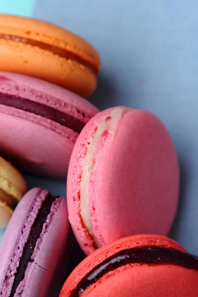 Šest chutné sladké barevné macarons — Stock fotografie