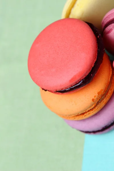 Fyra läckra söta färgglada macarons — Stockfoto