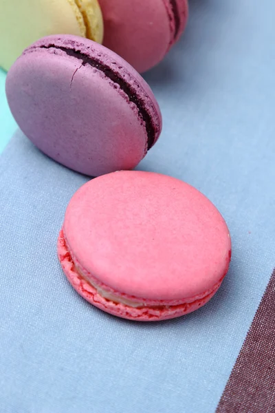 Čtyři chutné sladké barevné macarons — Stock fotografie