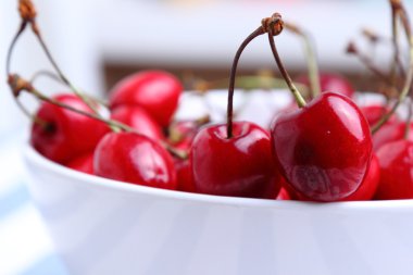 gelirin doğal taze kiraz