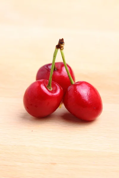 熟した赤いサクランボ — ストック写真