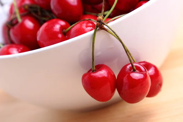 Ripe red cherries — Stock Photo, Image