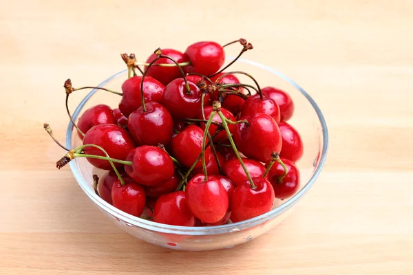 Cerezas rojas maduras — Foto de Stock