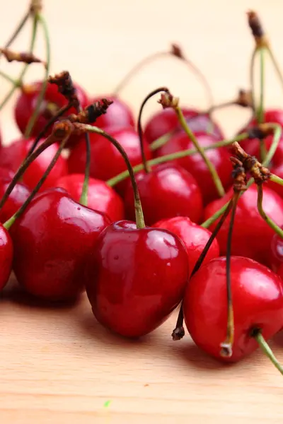 Cerejas naturais maduras — Fotografia de Stock