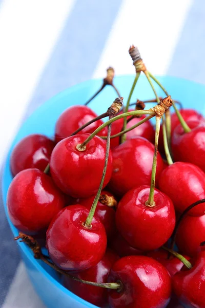 Bowl of fresh delicious red cherries — Stock Photo, Image