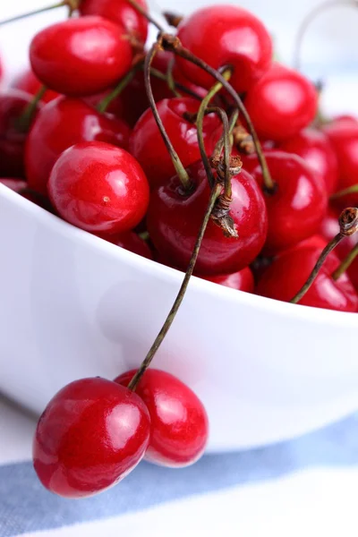 Bowl of fresh delicious red cherries — Stock Photo, Image