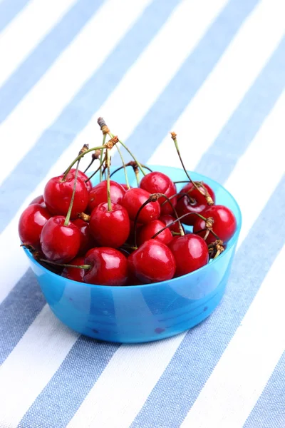 Bowl of fresh delicious red cherries — Stock Photo, Image