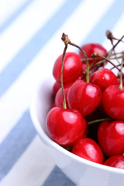 Tigela Cerejas Vermelhas Deliciosas Frescas — Fotografia de Stock