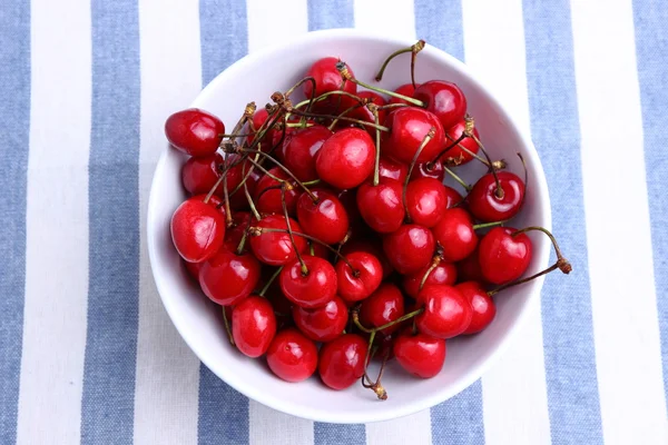 Tigela Cerejas Vermelhas Deliciosas Frescas — Fotografia de Stock