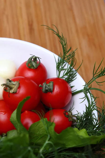Pomidory i cebula zielony Koper — Zdjęcie stockowe
