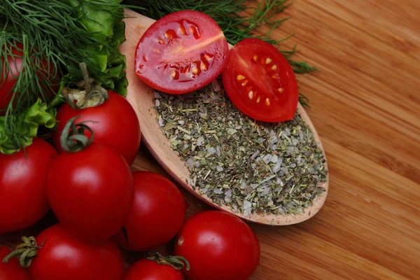 Dojrzałe Pomidory Świeże Ziół Przypraw Prawidłowego Zdrowej Diety — Zdjęcie stockowe