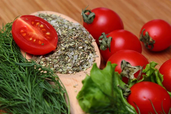 Dojrzałe Pomidory Świeże Ziół Przypraw Prawidłowego Zdrowej Diety — Zdjęcie stockowe