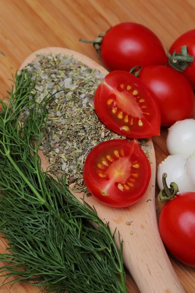 Mogna Färska Tomater Och Örter Och Kryddor För Korrekt Och — Stockfoto