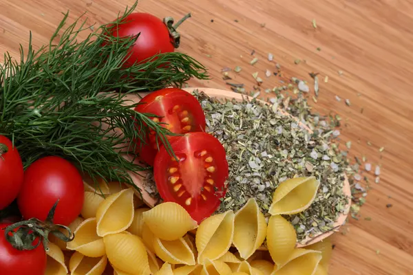 Uncooked Pasta Fresh Tomatoes Wooden Background — Stock Photo, Image