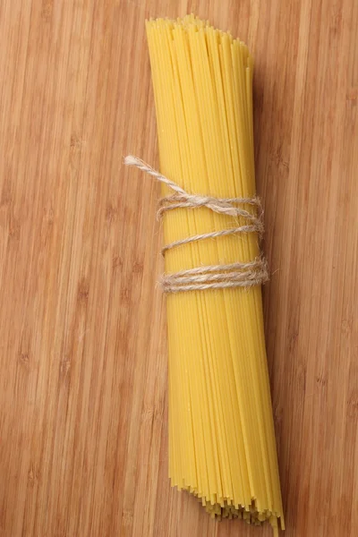 Espaguete amarrado com fita — Fotografia de Stock