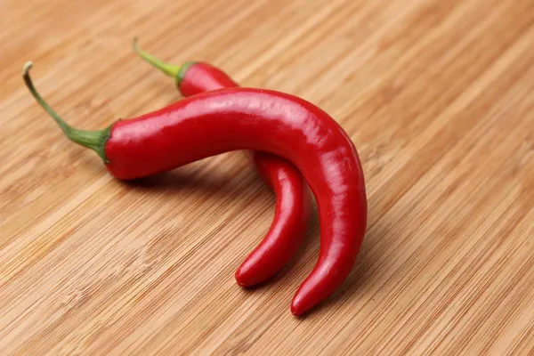 Duas pimentas vermelhas — Fotografia de Stock