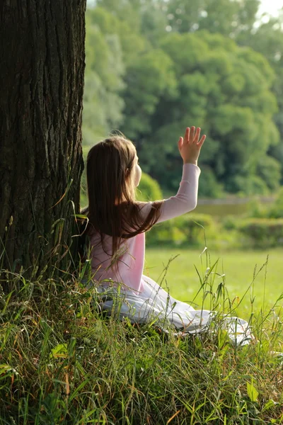 Little girl on green grass — Stock Photo, Image