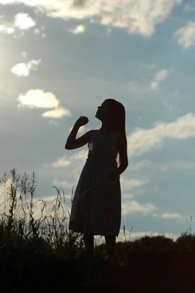 Silueta niña — Foto de Stock