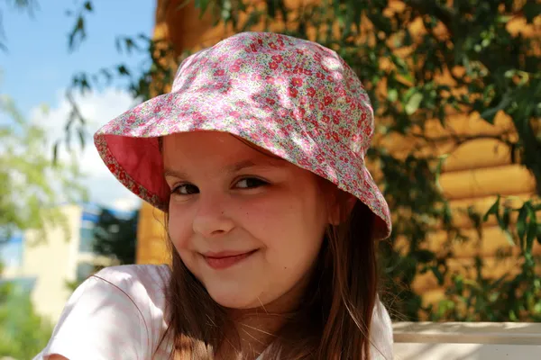 Portret Ładna Dziewczynka Uśmiechający Się Panamie Słoneczny Letni Dzień — Zdjęcie stockowe