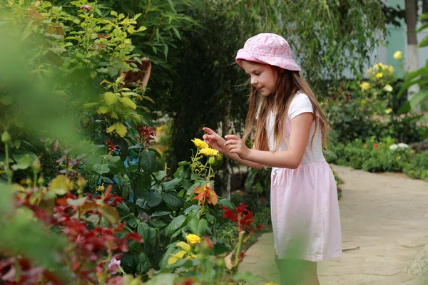 Bellissimo bambino all'aperto — Foto Stock