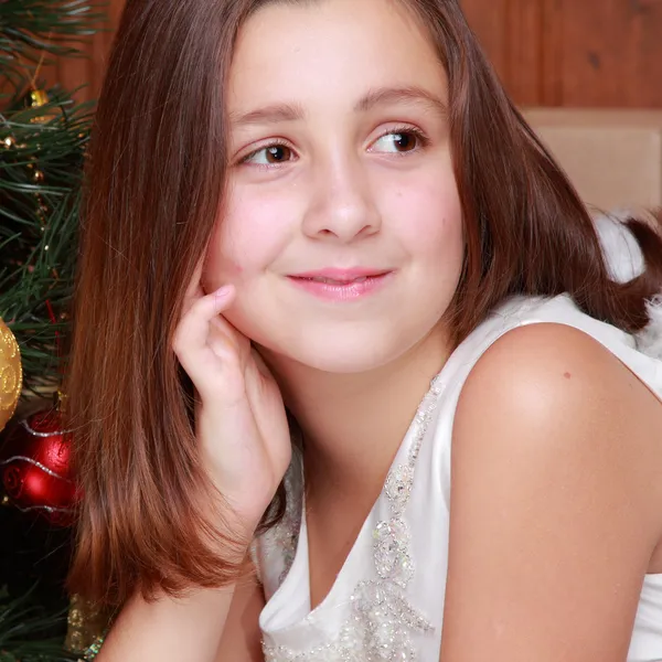 Маленькая девочка на Рождество — стоковое фото