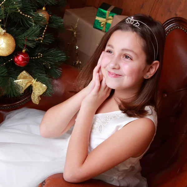 Bonito Retrato Caseiro Linda Menina Como Anjo Sobre Decoração Natal — Fotografia de Stock
