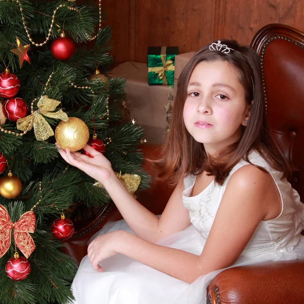 güzel küçük bir kız gibi bir melek Noel dekorasyonu üzerine sevimli ev portresi