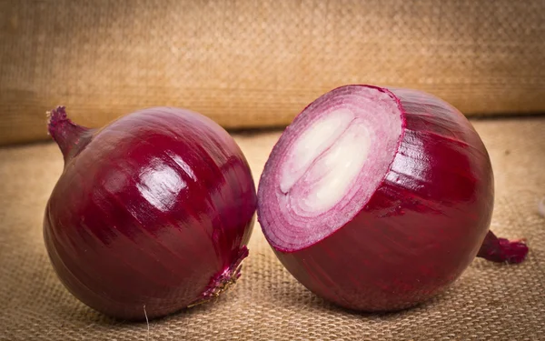 Fresh onion on sacking — Stock Photo, Image
