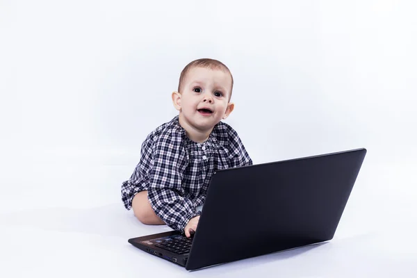 Bambino con laptop Foto Stock Royalty Free