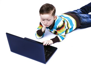 laptop monitör arayan erkek