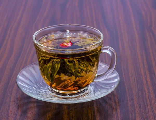 Чашку китайского чая с цветами — стоковое фото