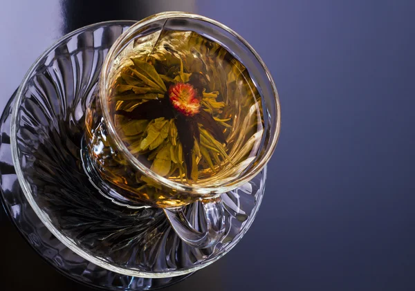 Китайський квітковий чай в чашці Стокове Зображення