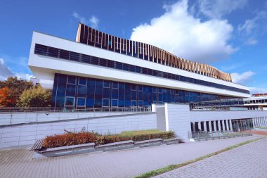 Poznan, Polonya - 9 Ekim 2022. Poznan Üniversitesi Beden Eğitimi Modern Binası (