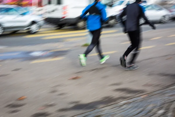 Two male runners in an urban context — Stock Photo, Image
