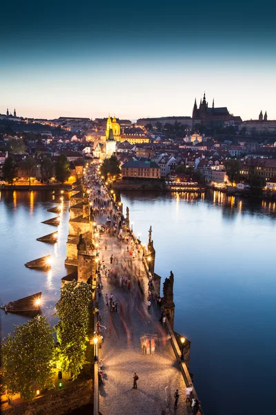 Vue de la rivière Vltava avec pont Charles à Prague, République tchèque — Photo