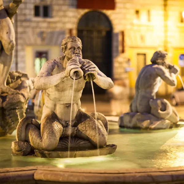 piazza navona fontana del ile kuzeye görünümünü moro