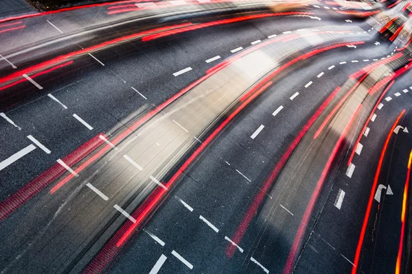 Movimiento difuminado tráfico por carretera de la ciudad (imagen tonificada en color ) —  Fotos de Stock