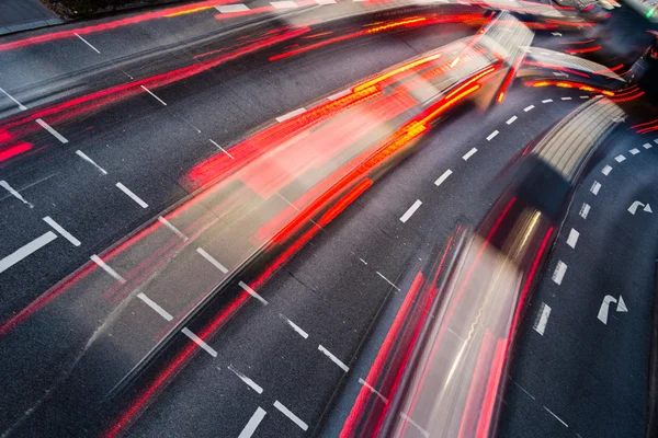 Movimiento difuminado tráfico por carretera de la ciudad (imagen tonificada en color ) —  Fotos de Stock