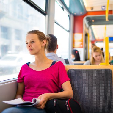 bir tramvay, güzel, genç bir kadın tramvay hattı