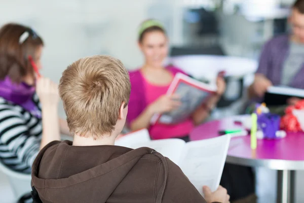 Studenten während einer Pause — Stockfoto